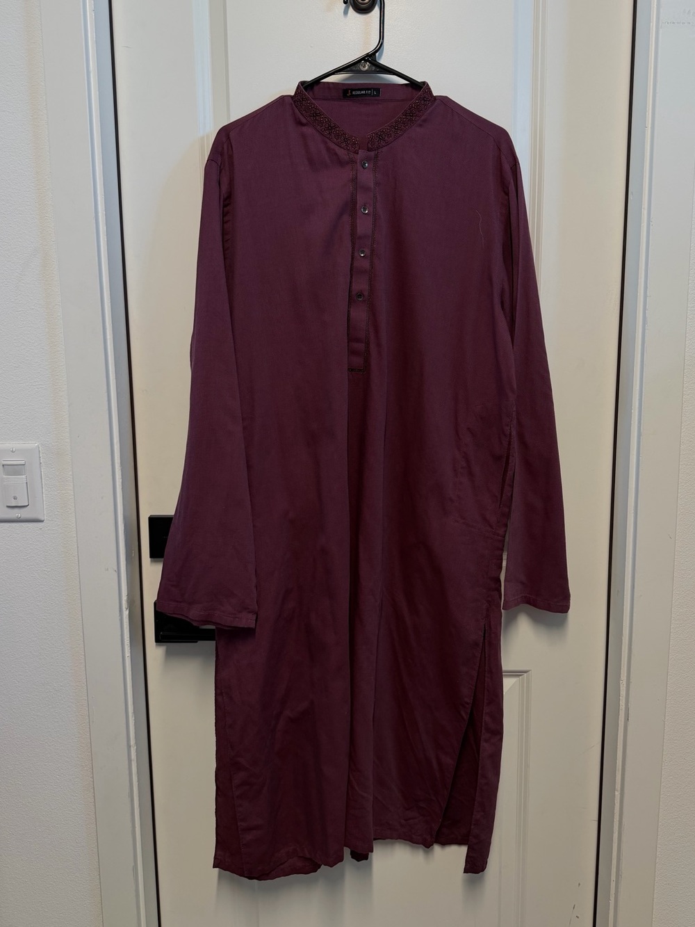 Men’s Purple Pakistani Kurta Size L – Embroidered Collar Winter Kameez